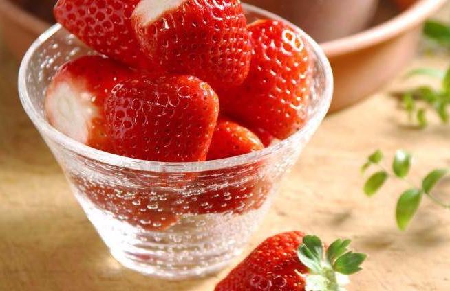 美食｜谁说甜品都很贵？8款高颜值低成本草莓甜品，一学就会