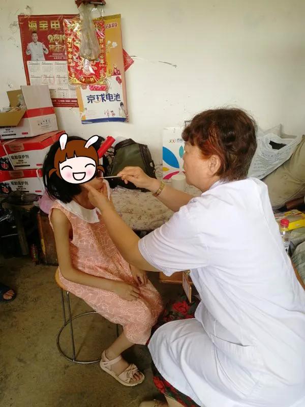 12岁女孩抽动症到多大就能好了,10岁女孩抽动症状