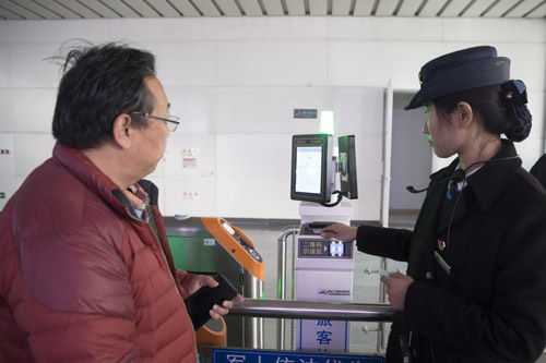 济南火车站电子客票怎么使用,济南西站乘车最新通告