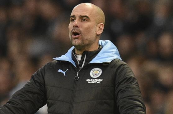 阿根廷巨星被曝性骚扰！赛场搂抱女裁判，成为众矢之的