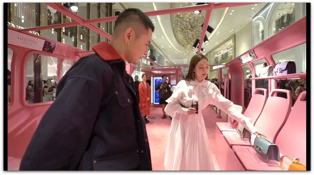 我抓住了一位资深柜员，道出了如何让你掏钱买包的秘密