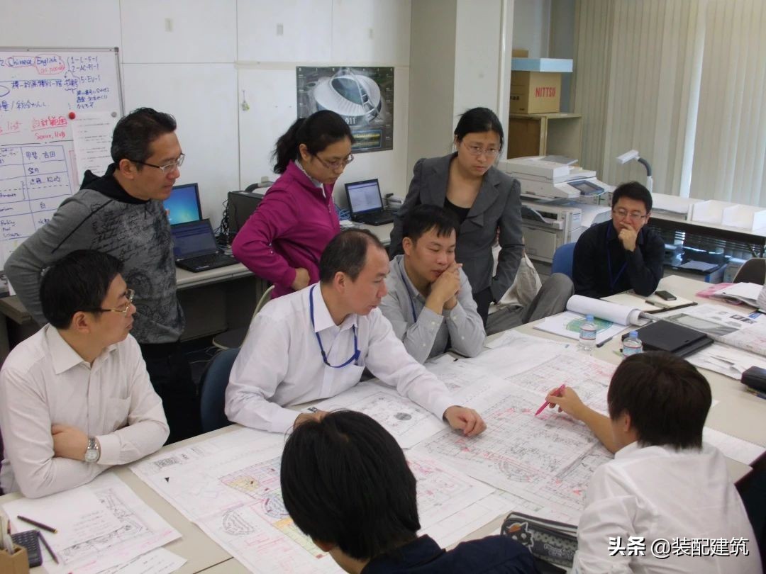上海黄浦江边的标志性建筑,徐汇滨江西岸传媒港广告设计