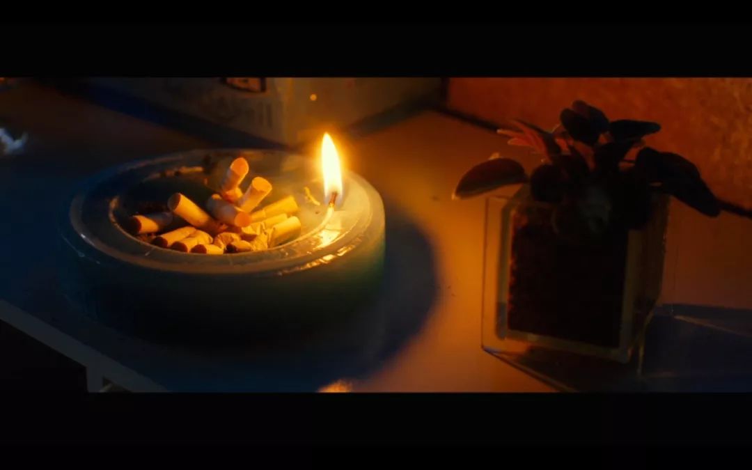 情趣内衣正在派送，我们正在分手