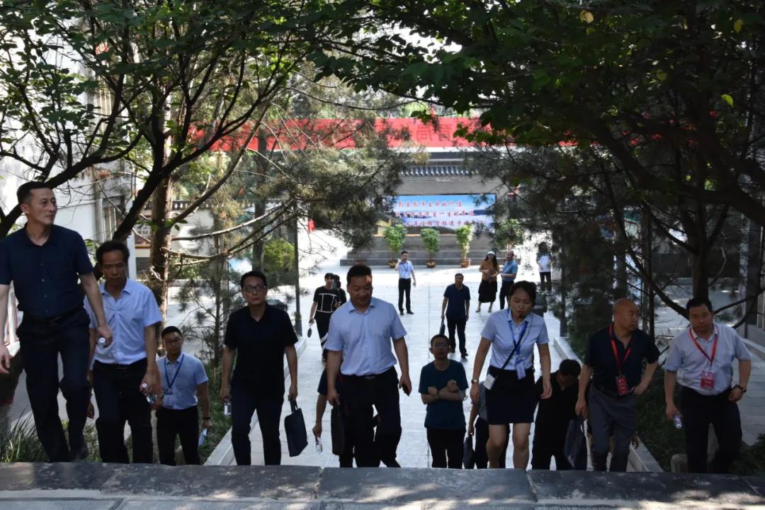 教育局局长天团来访局长点赞长安一中：“这是我心目中的中学”