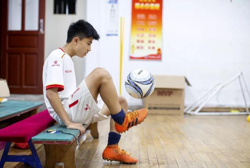 3年从农村走向世界，无限极快乐足球如何帮他成功逆袭？