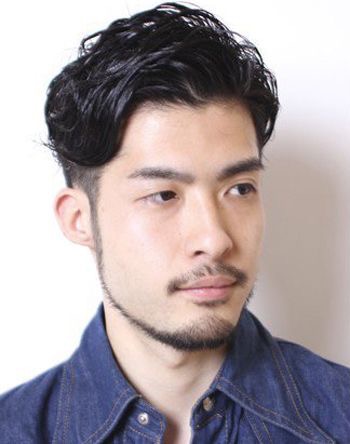 男生头发两边特别炸什么原因,男生头发粗硬鬓角会炸