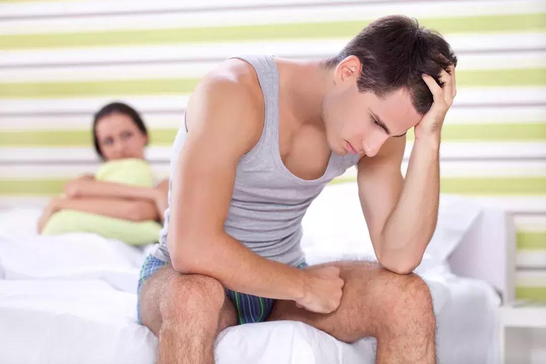 问一个男生问题问两遍他才说话,问个问题男生回答不上来