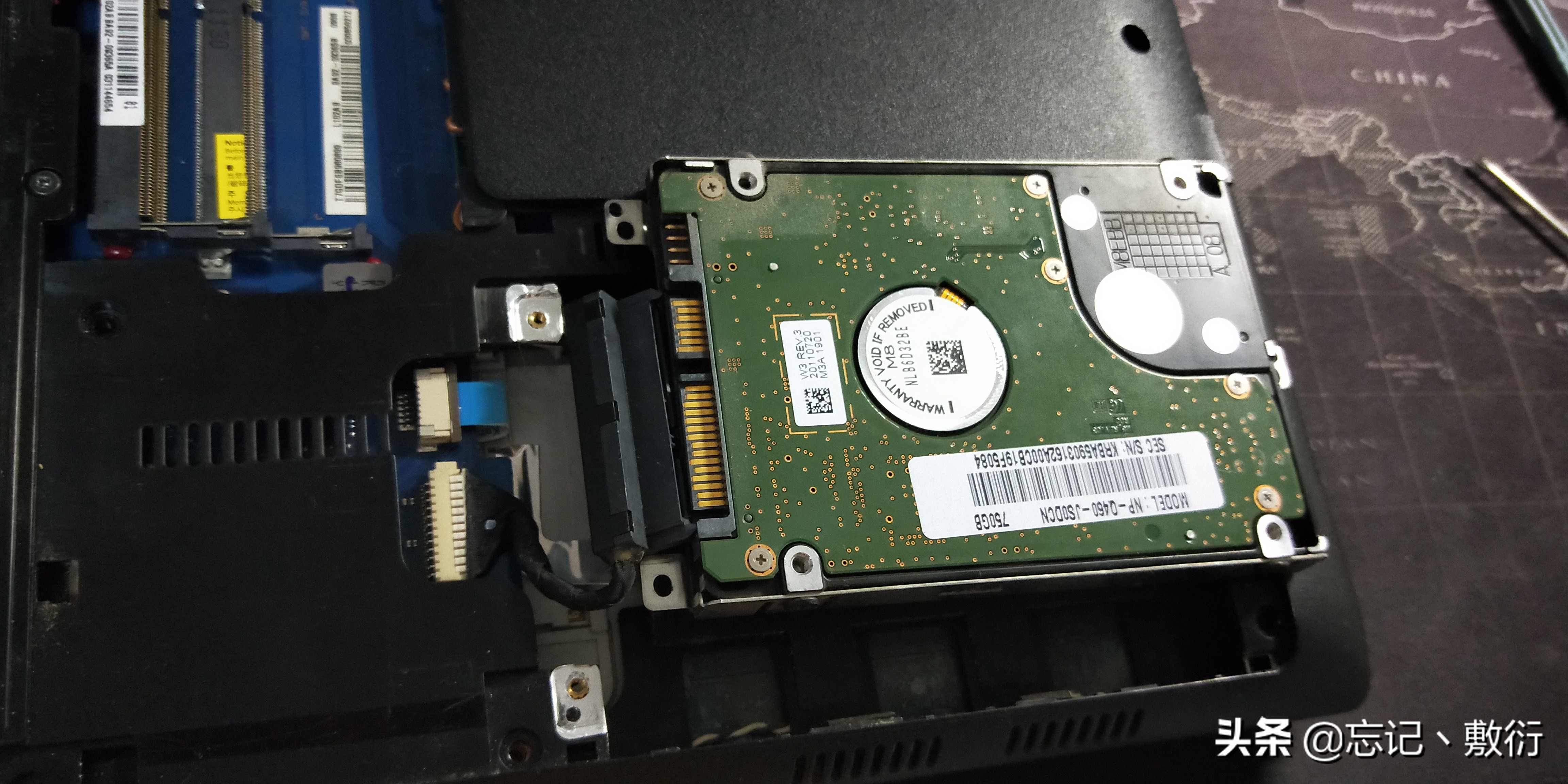 更换三星笔记本（q460）键盘，为了换个键盘把整个笔记本拆了稀碎