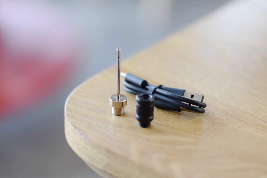 小米发布会前夕神秘机型遭曝光,小米首款车型曝出