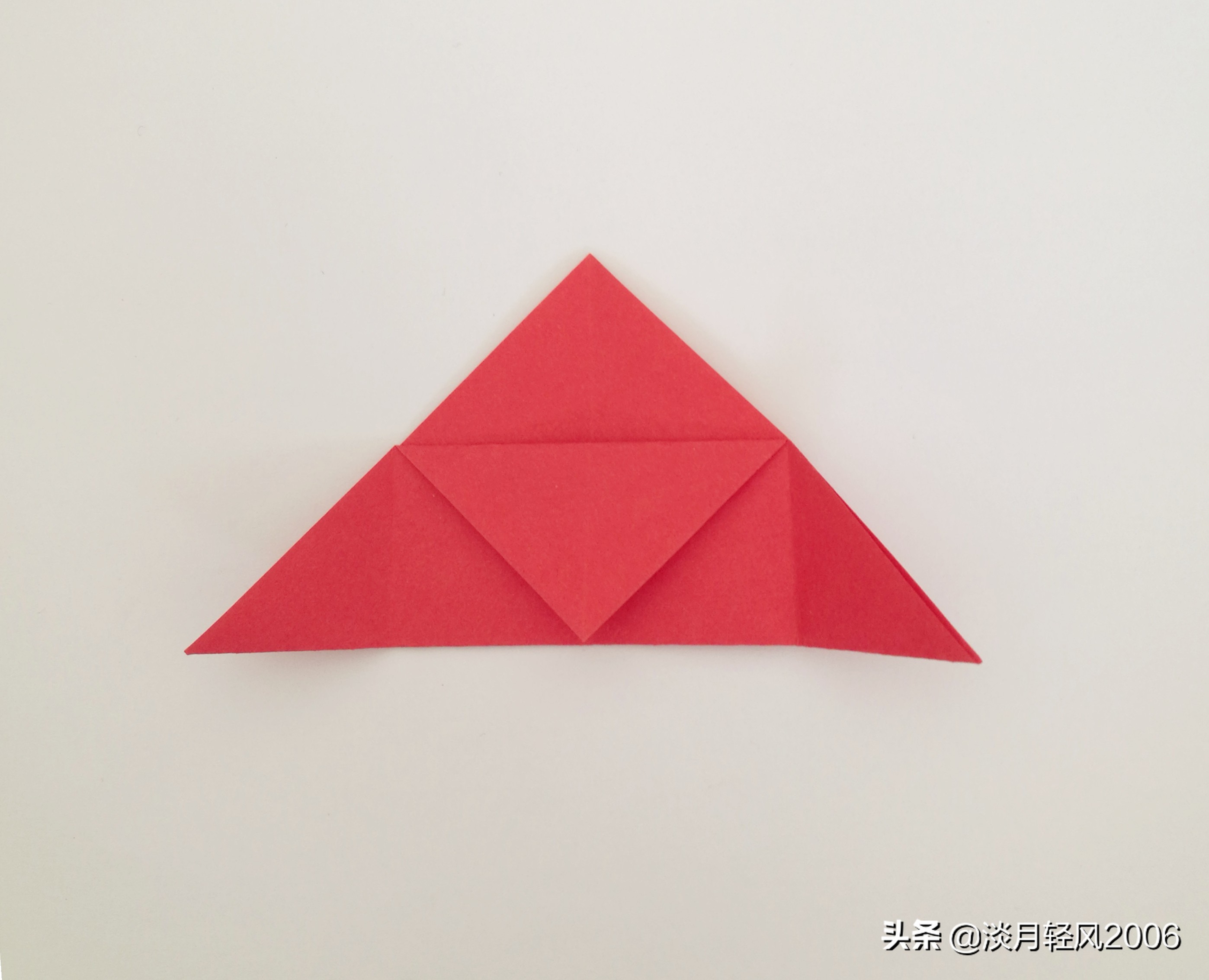 正方形星空卡纸爱心卷轴折法,简单有趣的卡纸折心