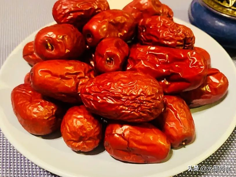 买红枣时，挑越大越好吗？会选的只看5点，遇到这2种白送也不要