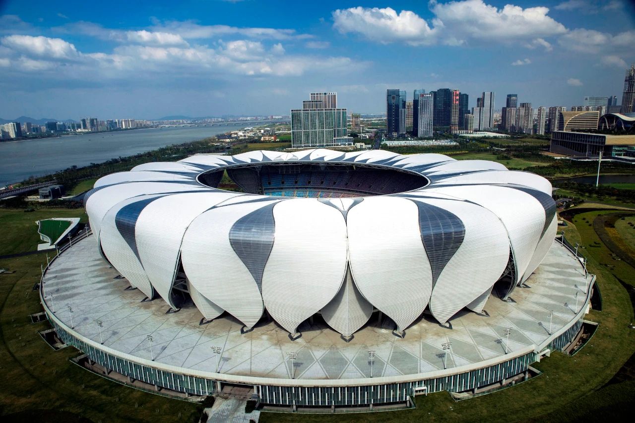 许家印120亿打造莲花形足球场,许家印恒大足球专业足球场