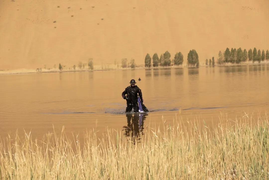 到巴丹吉林沙漠双色湖的路,去巴丹吉林沙漠玩要关注什么