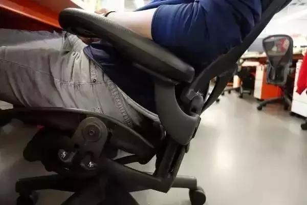 可怕的椅子爆炸视频,椅子爆炸有多危险