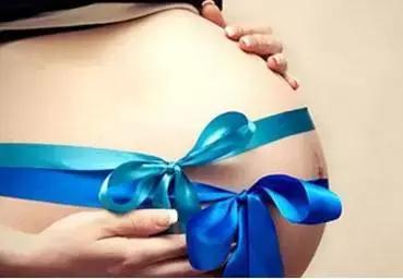 孕晚期有孕吐症状是怎么回事,孕期除了尿频什么症状都没有