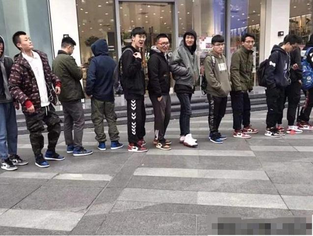 炒盲盒比炒鞋更烧钱,炒盲盒