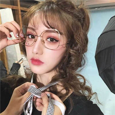 戴眼镜近视能矫正过来吗,佩戴近视眼镜能改善斜眼吗