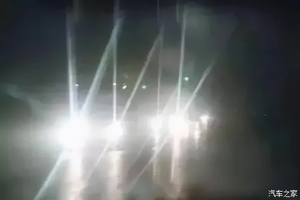 创新科技开车遇到对面开远光灯这样做一举两得