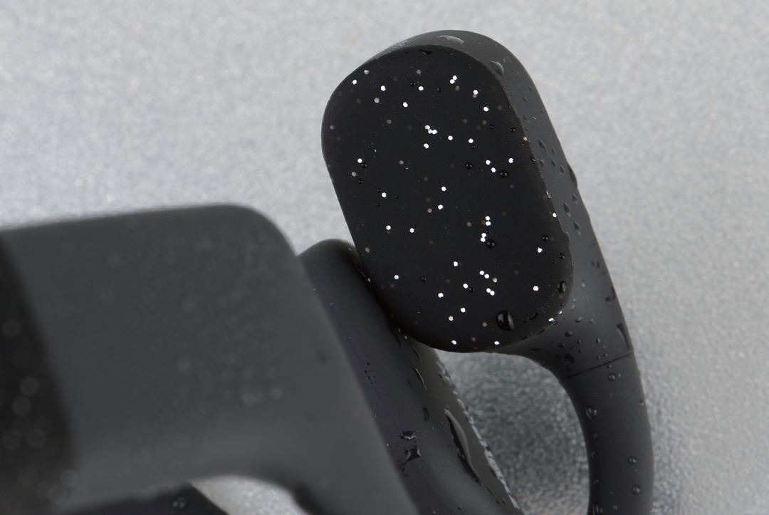 有了它终于能在游泳时听音乐了，还不用塞耳朵里