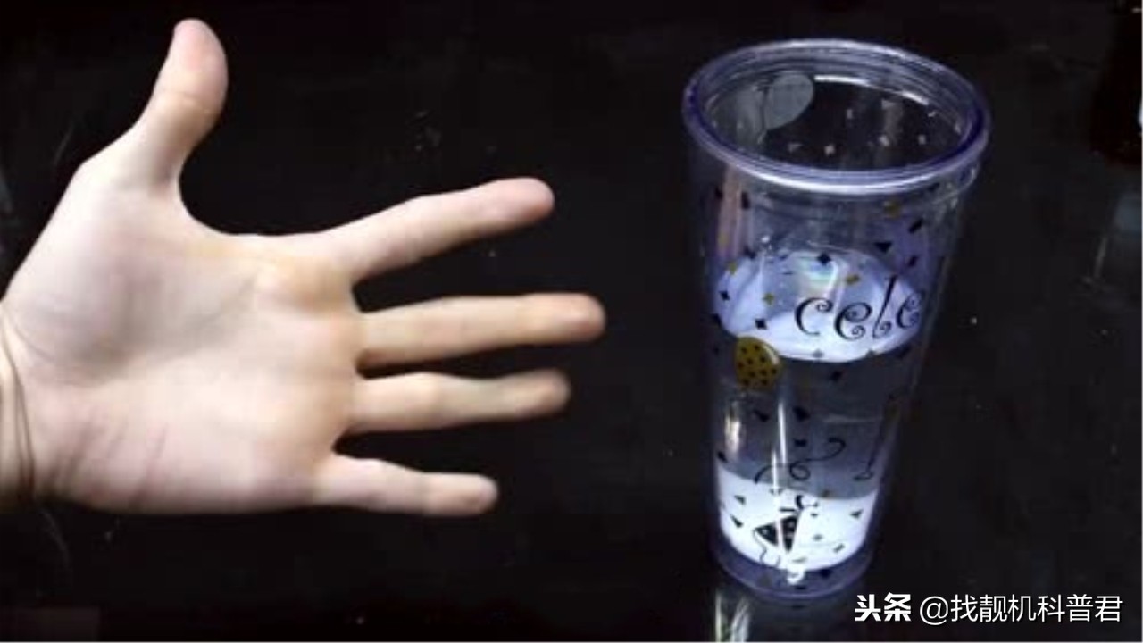 硫酸倒手上,把硫酸倒在岩浆里会发生什么事