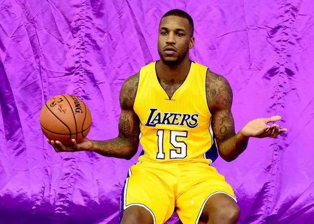 1米8壮汉哭的视频,两米壮汉哭成泪人