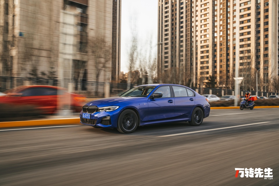 试驾宝马330Li丨即便它变得舒适，也仍然能让人爱上