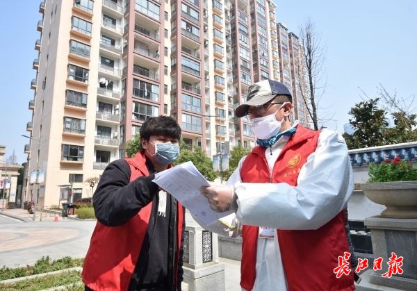 缺药品、不会用手机支付、害怕睡不着……进社区发现这些问题，都有人“接条”