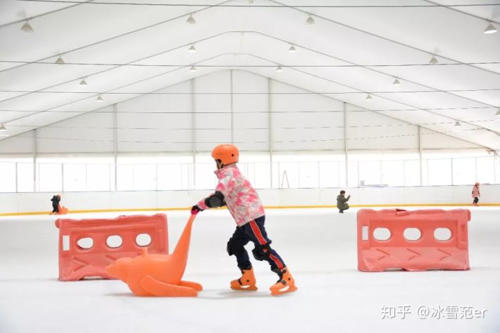 轮滑和溜冰是一个意思吗,轮滑和滑冰有什么区别