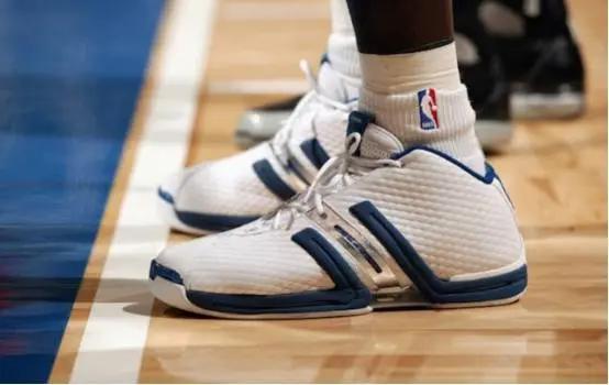 狼王加内特穿过的球鞋,球鞋加内特