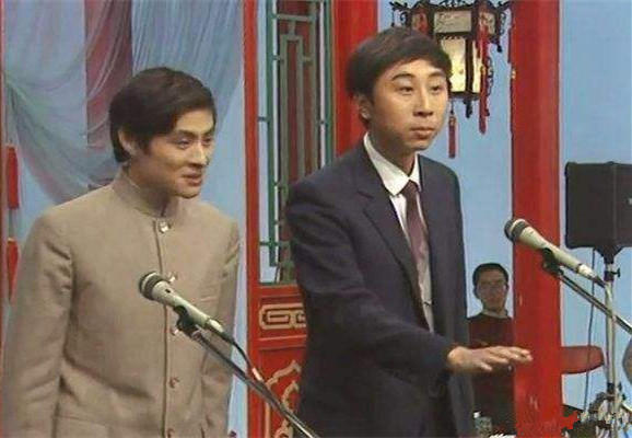 “晚景凄凉”的牛群：给冯巩磕头，58岁和妻子离婚，64岁跳水晕厥