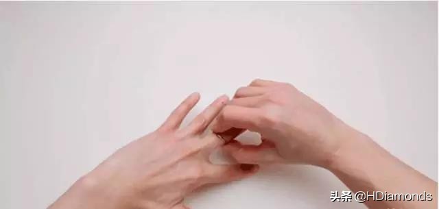 戒指取不下来怎么办最佳的方法,戒指掉蹲坑了怎么才能捞上来