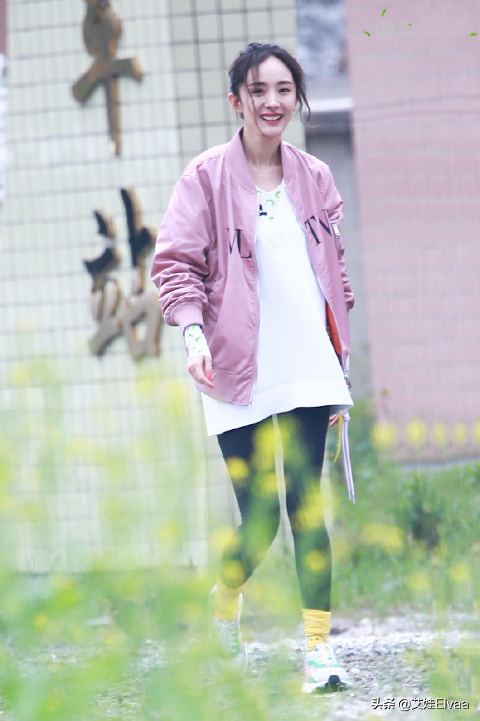 杨幂最敢穿的衣服,34岁杨幂真会穿