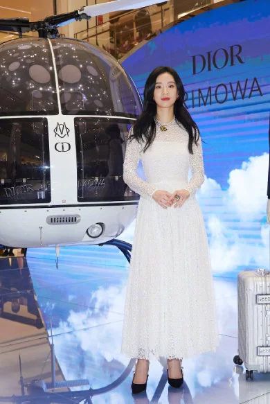 Kylie把公司卖了6个亿？DIORandRIMOWA小箱子终于可以背上身！「每周时报」