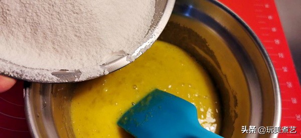 小而精致的外形，是手作的魅力，绵软顺滑的“娇娇”长崎蛋糕