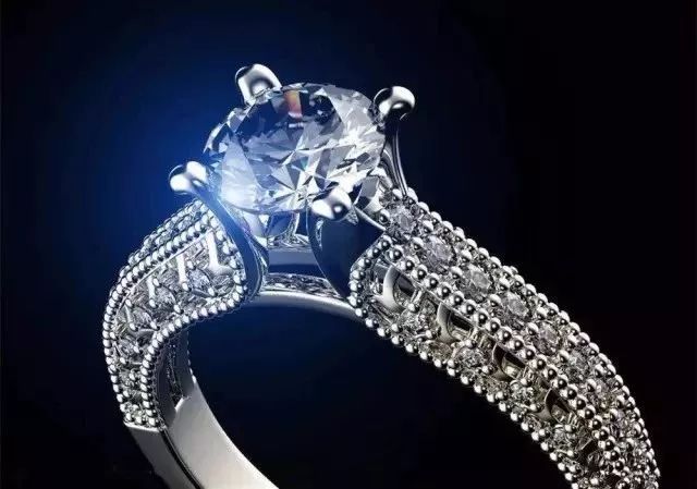 黄金、铂金钻戒戴久了，不如以前亮？怎么办？狮子优选珠宝课堂