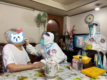 广州市一医院的“她力量”：路过社区采样点，就地上岗