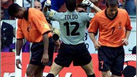 2000年欧洲杯记忆：橙色郁金香的点球之殇，以及法兰西傲笑群雄