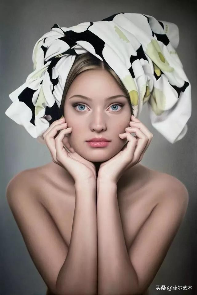 美女画家画美女，怎么看怎么美，看着她的画呼吸都要停滞了