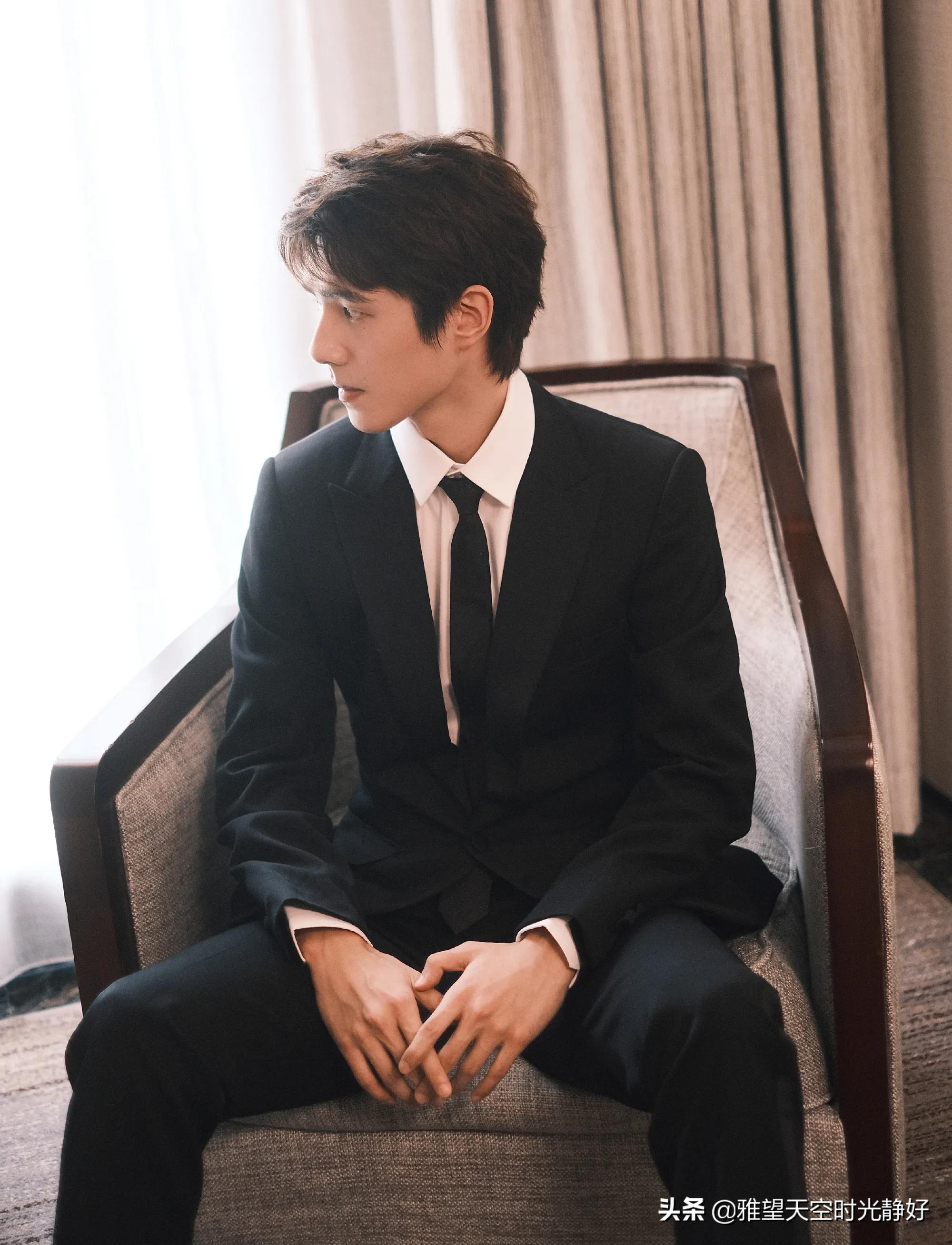 盘点国内男明星完美侧颜，谁才是你心中360度无死角完*男美**神呢？