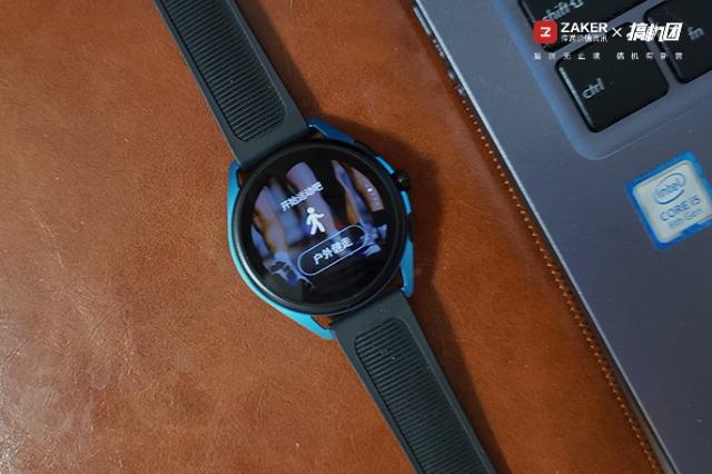 阿玛尼大直径三表盘手表,阿玛尼兔年特定款手表