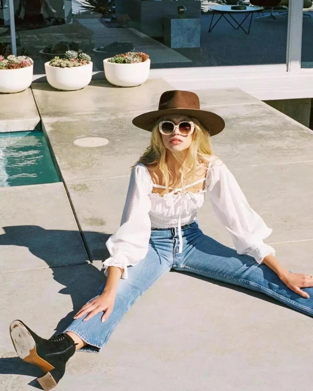 穿牛仔裤时腿太肥了怎么减,牛仔裤如何穿显腿细小女