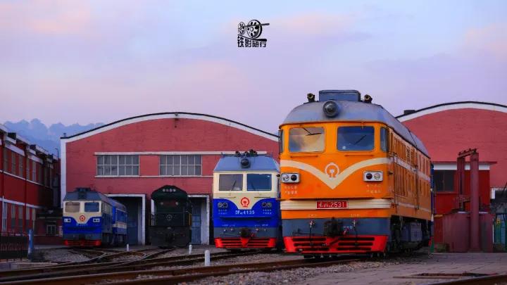 行人车辆请关注火车就要来了,行人车辆请关注火车来了不要抢道