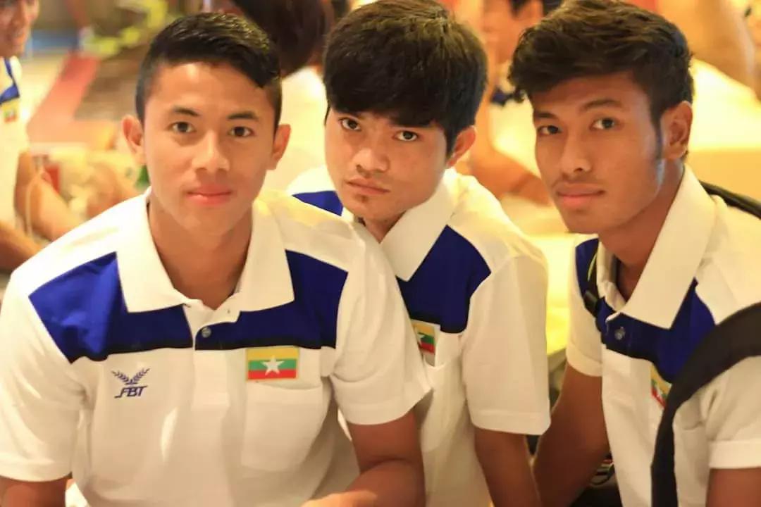 从享誉满身到走下球场，缅甸帅气足球员当起了农民小哥