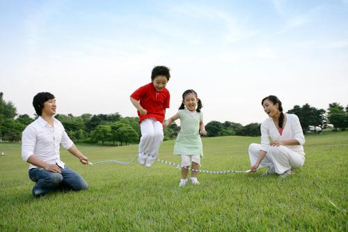 孩子看不清一定是近视吗,出生就近视的小孩能矫正吗