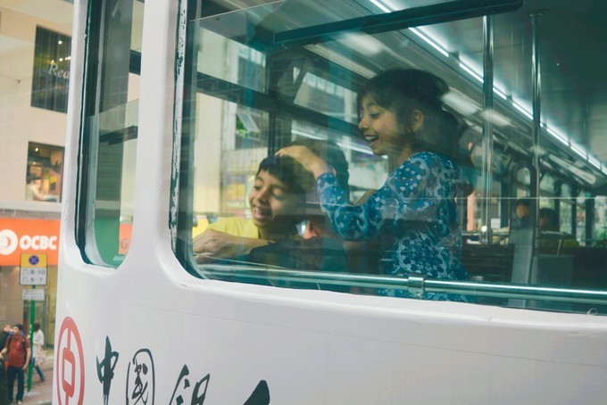 世界将我包围下一句,世界将我包围演唱