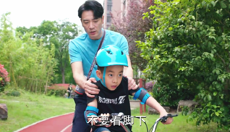 老婆炒菜他却偷偷叫外卖，《陪你一起长大》中老公比孩子更难长大