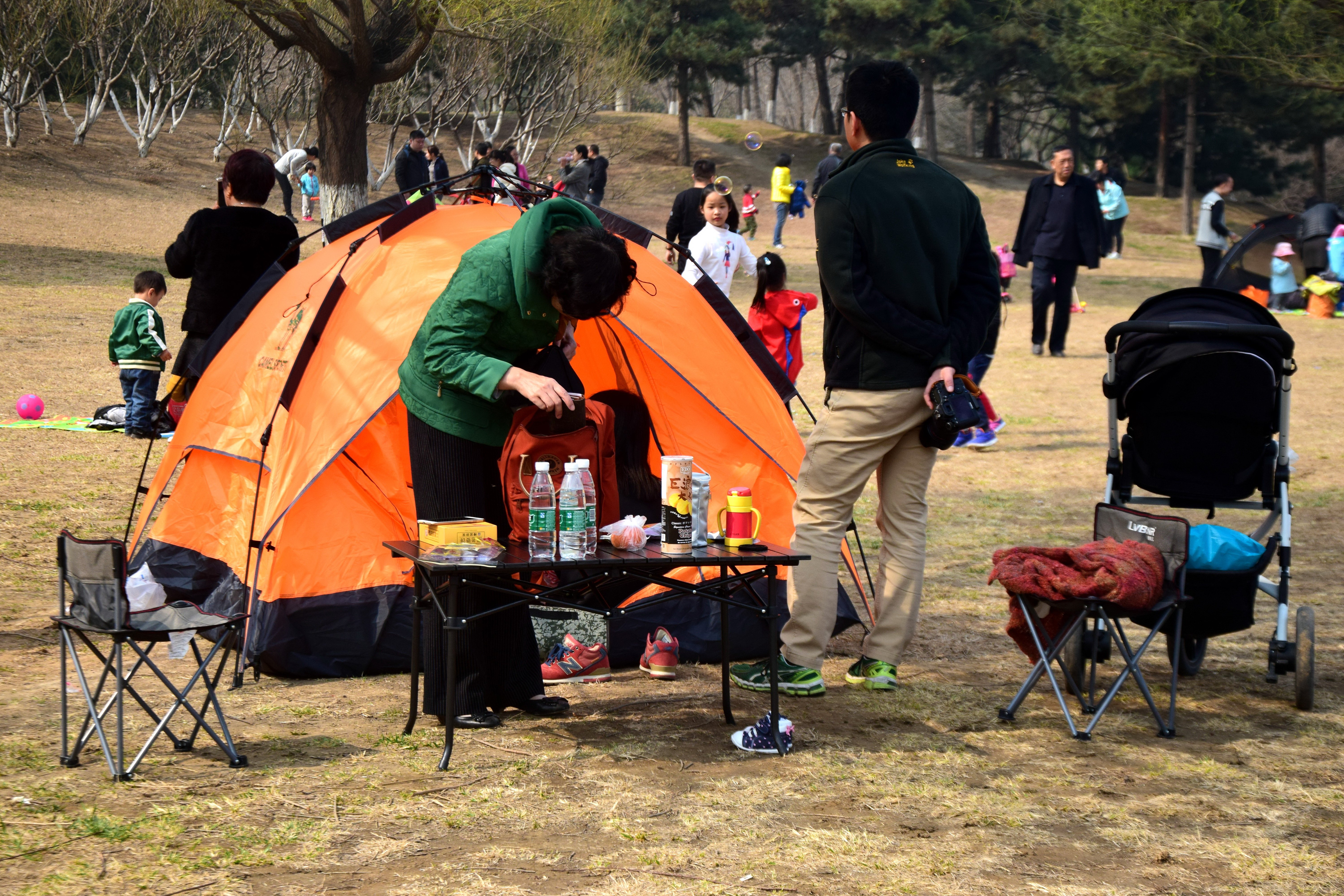 北京奥森开始限流，不允许游客带帐篷，这种场面暂时不会出现了