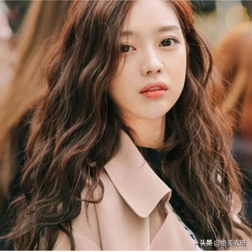 怎么样才能提升气质？“茶系风格”穿搭，优雅时髦太高级