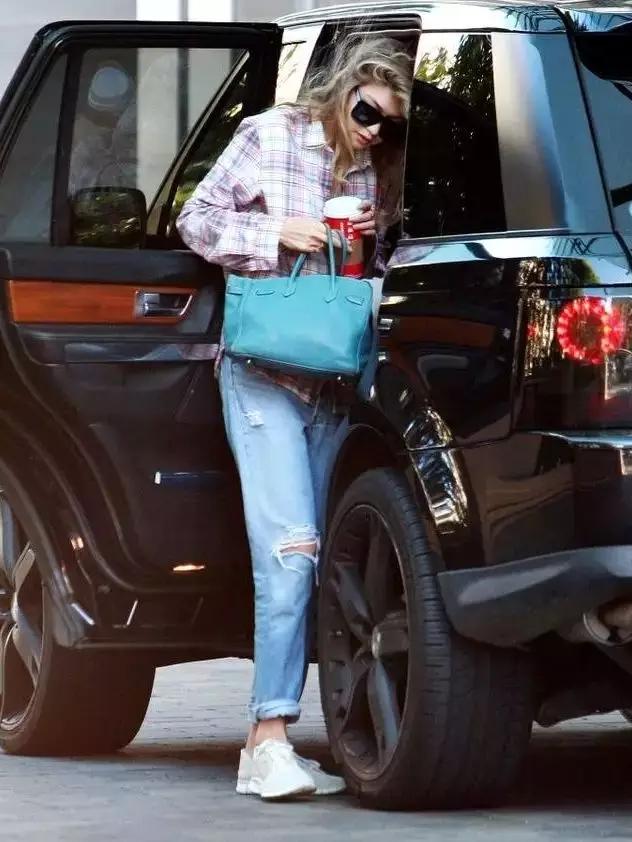 破洞牛仔裤被缝起来了 (妈妈补的破洞牛仔裤)