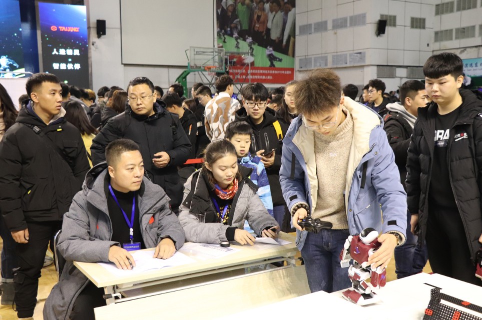 600支赛队博弈科技和创意TRCC第八届全国机器人创意设计大赛举办